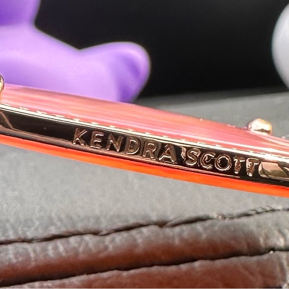 Kendra Scott Elle Light pink iridescent abalone earrings in RG - Picture 5 of 5